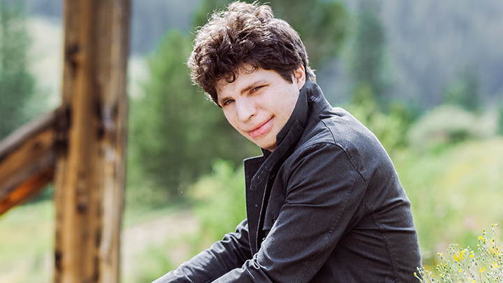 Hadelich Explores New Possibilities for Performance
